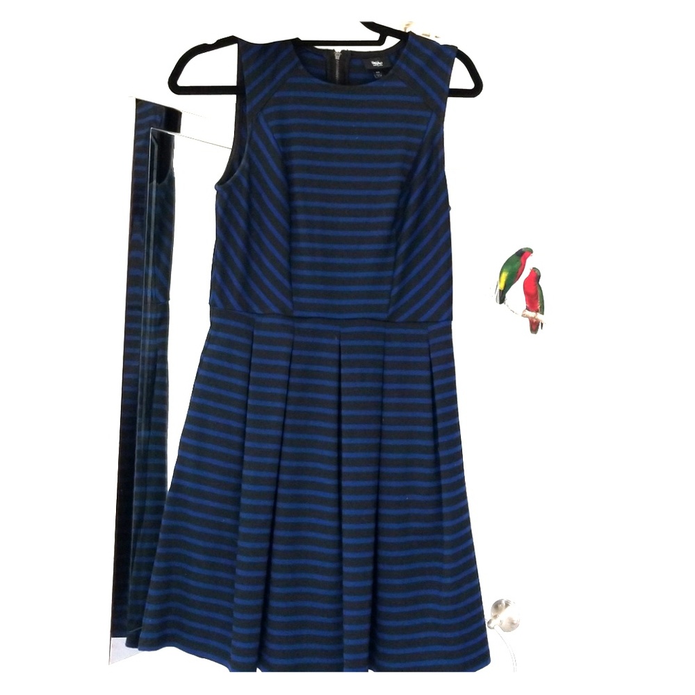 Cute pleated skater dress with exposed zip